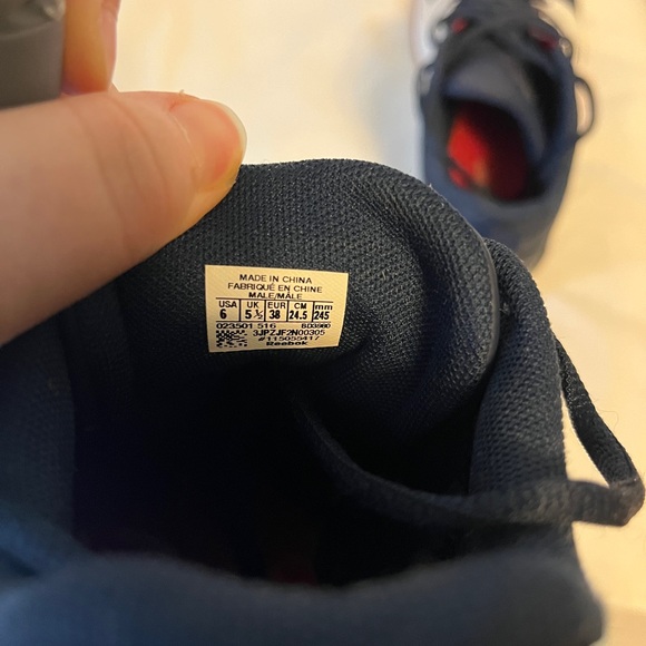 Adidas athletic shoes - Picture 5 of 5